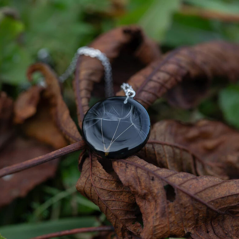 Kulons ar trīs pieneņu pūciņām (pēc pasūtījuma)