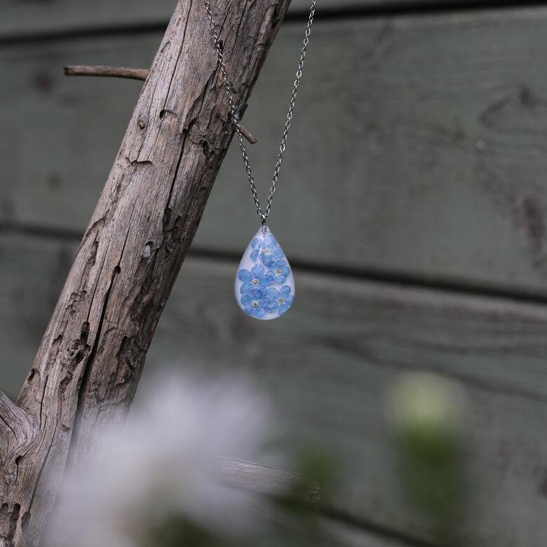 Kulons ar neaizmirstulītēm (pieejams iegādei uzreiz)