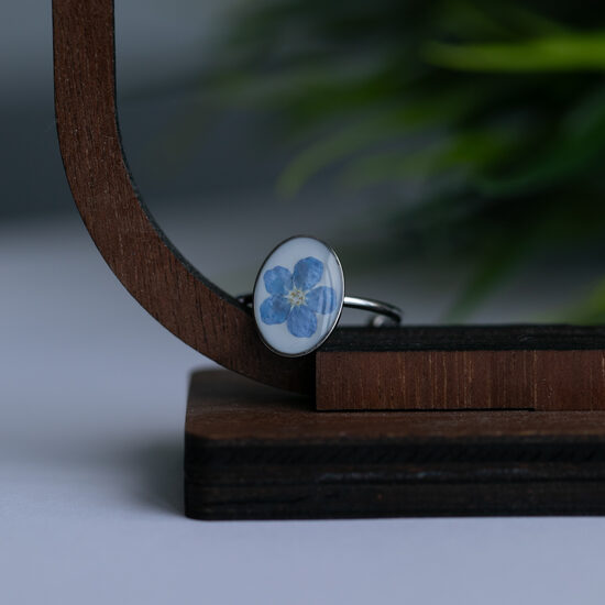 Gredzens ar neaizmirstulītes ziedu (pieejams iegādei uzreiz)