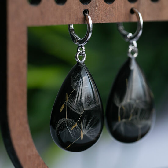 Pieneņu pūku auskari lāsītes formā (pieejama iegādei uzreiz)