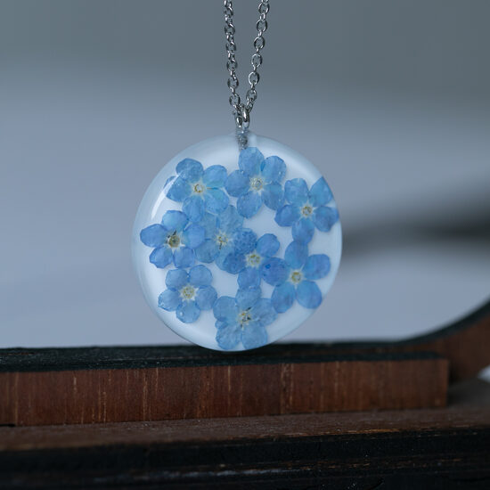 Kulons ar neaizmirstulītēm apaļa forma (pieejams iegādei uzreiz)